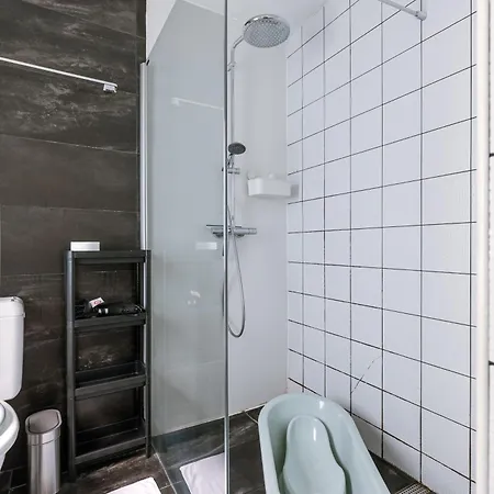 Right In The Center Your Getaway Apartment *