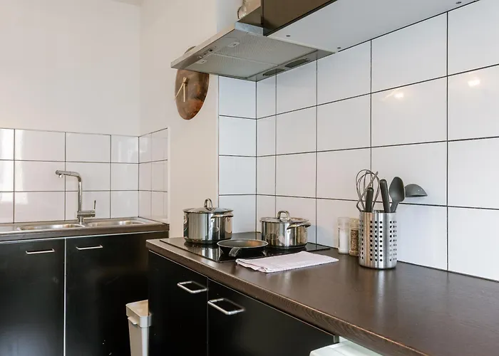 Апартаменты Right In The Center Your Getaway